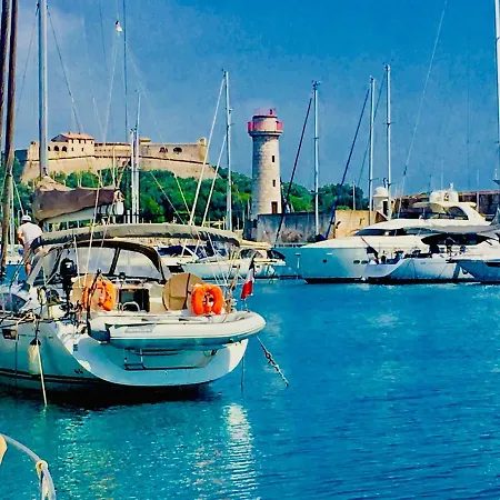 Sur Un Voilier Úszó hotel Antibes
